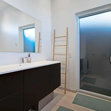 Casa de Férias New Modern Near The *