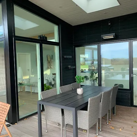 Nytt Toppmodernt Sommarhus Vid Vattnet