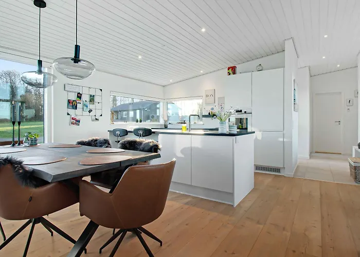 New Modern Near The Feriehus *