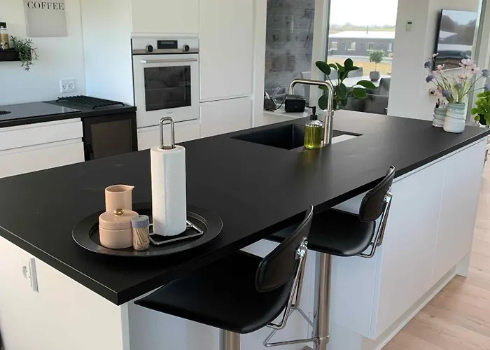 New Modern Near The Feriehus *